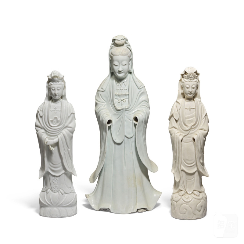十七/十八世紀 德化窯觀音像三件 | THREE LARGE BLANC-DE-CHINE FIGURES OF GUANYIN - 图1